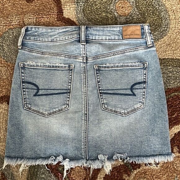 EUC AMERICAN EAGLE SIZE 4 HI RISE MINI JEAN SKIRT DISTRESSED - Picture 7 of 8
